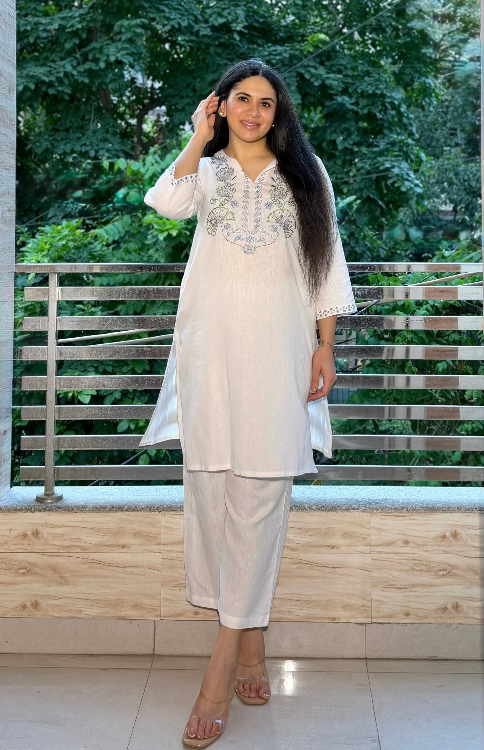 Off White Floral Embroidered Kurta Pants