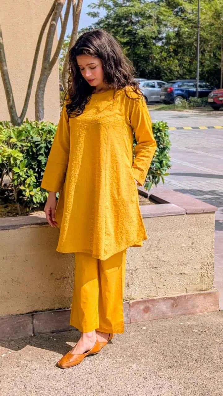 भू weave Cotton Embroidered Kurta Pant Set