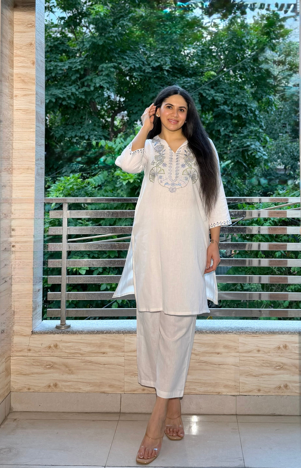भू weave Off White Floral Embroidered Kurta Pants for Women