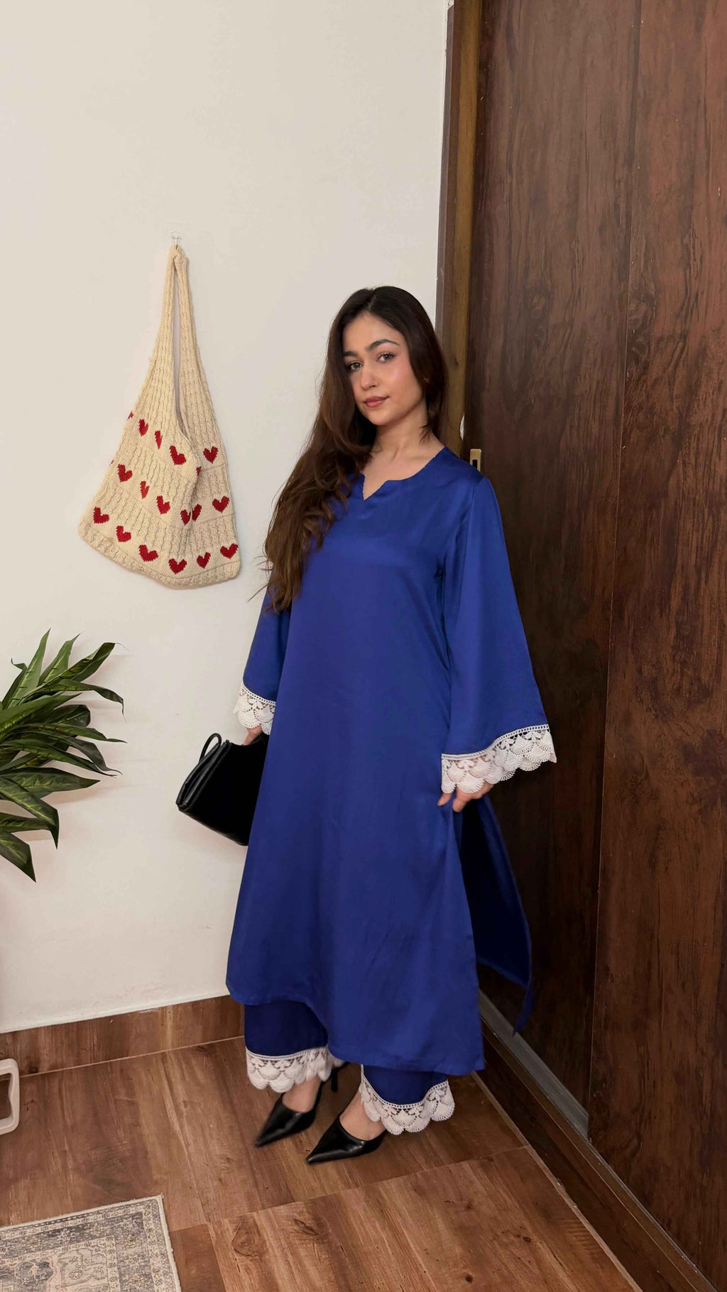 भू weave Royal Blue Lace-Trimmed Kurta Set