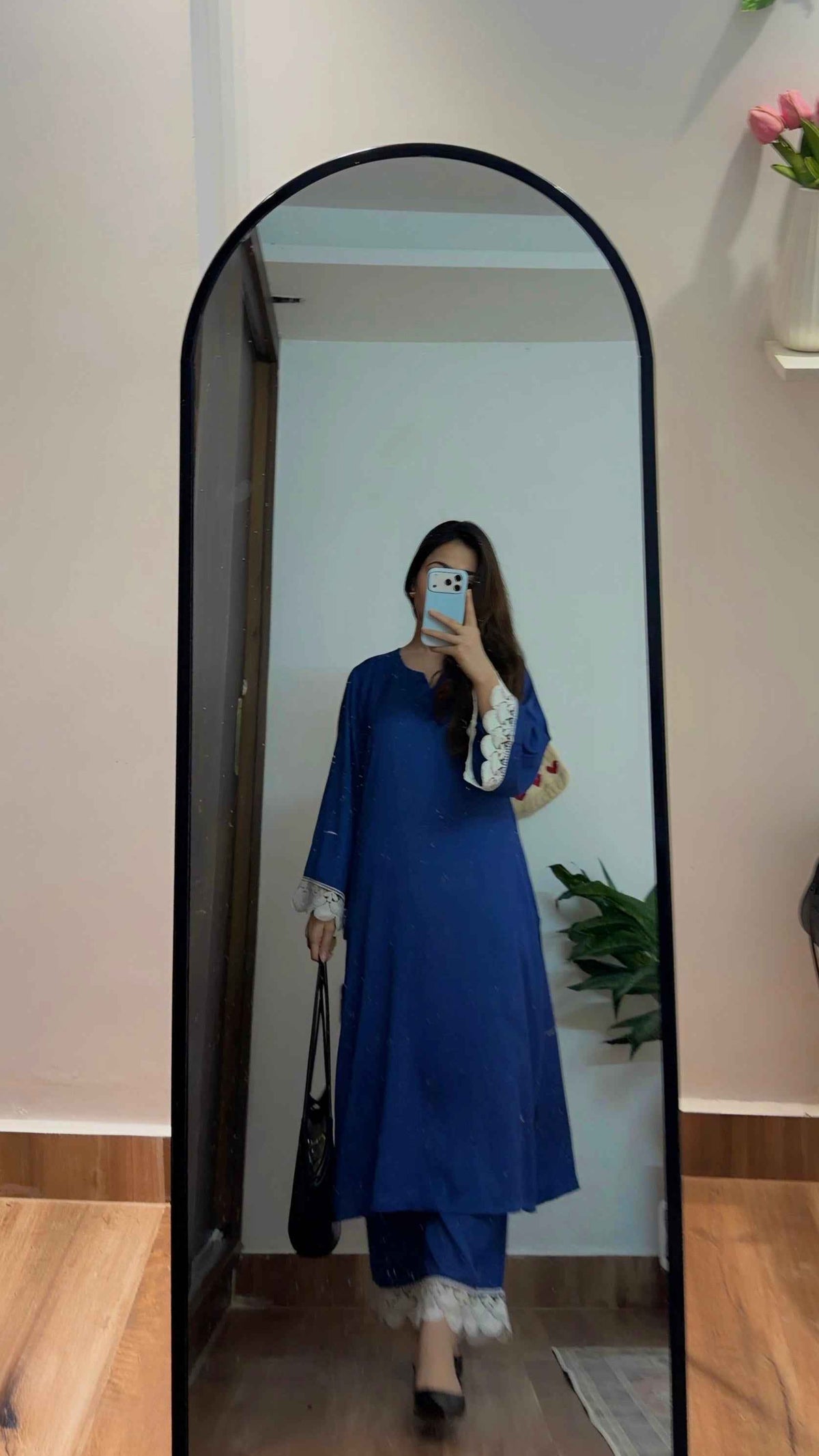 भू weave Royal Blue Lace-Trimmed Kurta Set