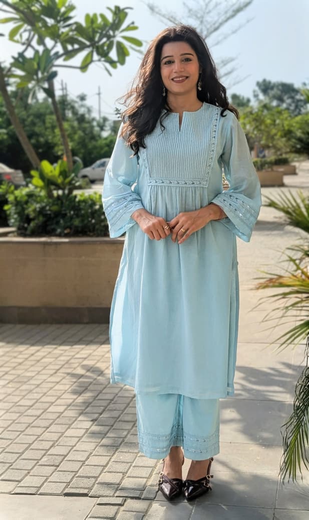 Woman wearing भू weave cotton kurta pant set , outdoor shoot