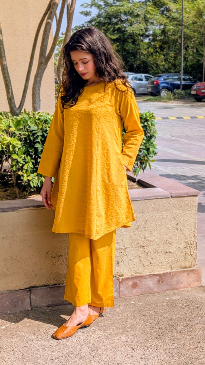 Woman wearing भू weave cotton co-ord set , outdoor shoot