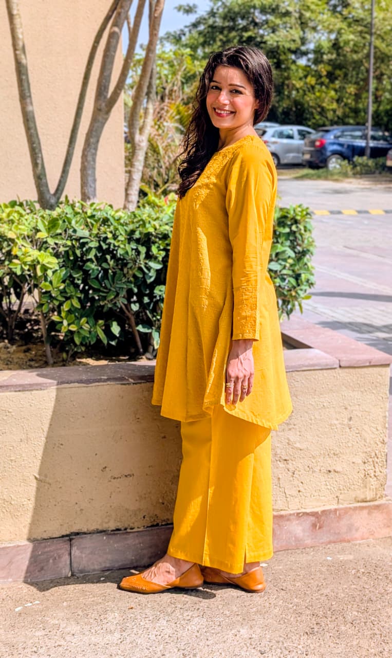 भू weave Cotton Embroidered Kurta Pant Set