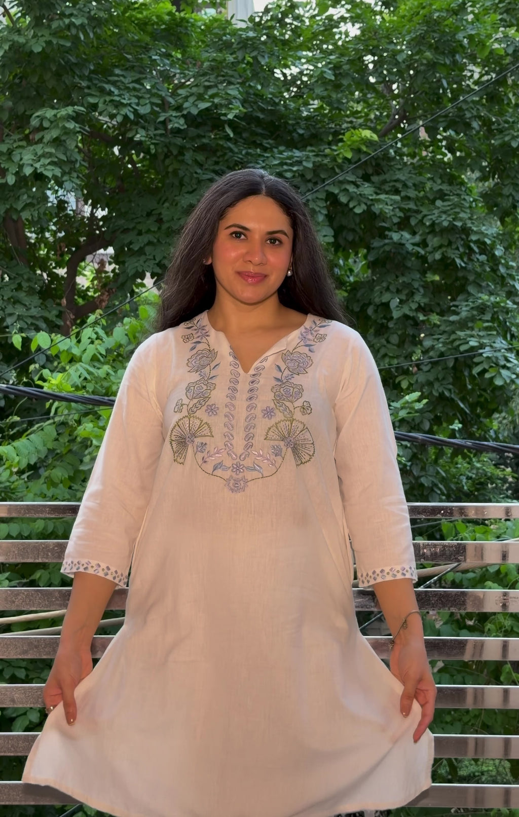 भू weave Off White Floral Embroidered Kurta Pants