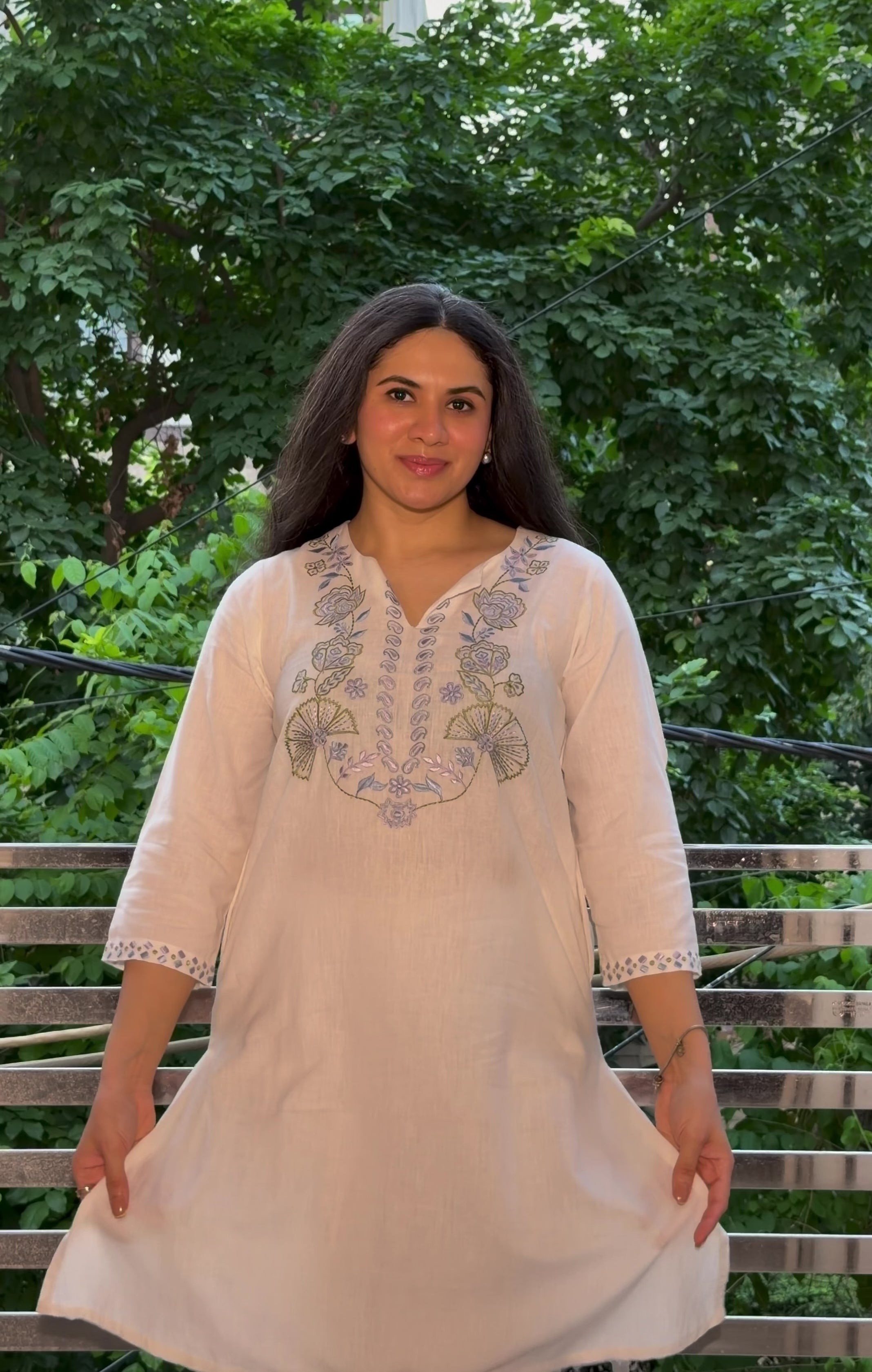 भू weave Off White Floral Embroidered Kurta Pants